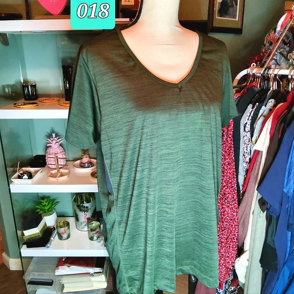 018 REAL ESSENTIALS PLUS 2X PERFORMANCE TEE TOP - Picture 2 of 3